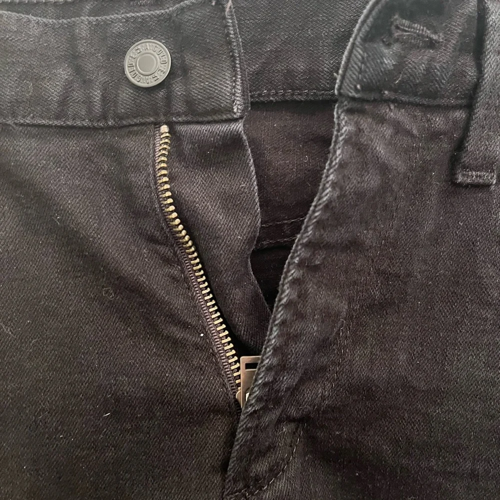 AGolde Riley High Rise Slim Leg Shorts In Vortex - Picture 3 of 7